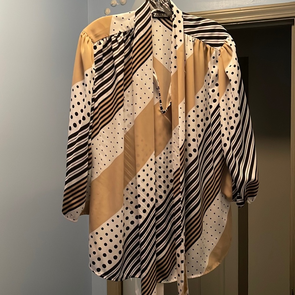 7th Avenue Woman’s Tie Front Top